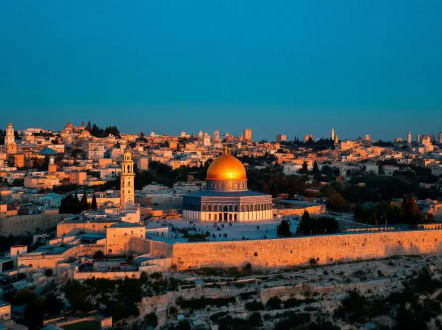 צילום אווירי ירושלים בשעת הזהב עם נוף העיר העתיקה